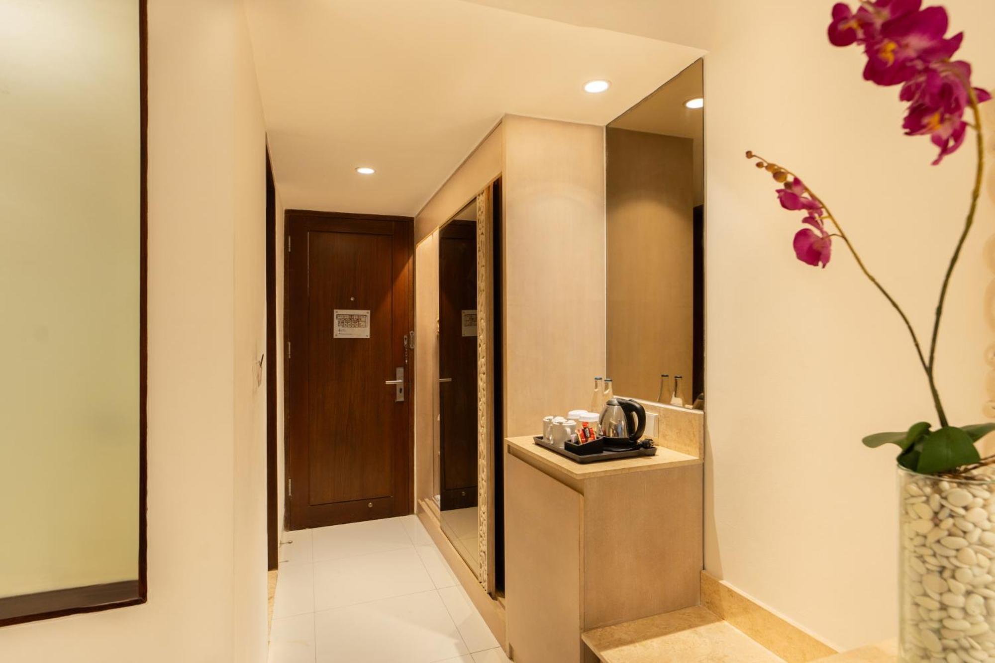 Kuta Angel Hotel エクステリア 写真